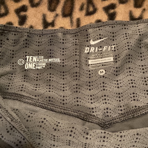 NIKE Pants Nike DRI FIT ATHLETIC Pants NIKE YOGA CAPRIS Women’s Size Medium - Picture 3 of 12